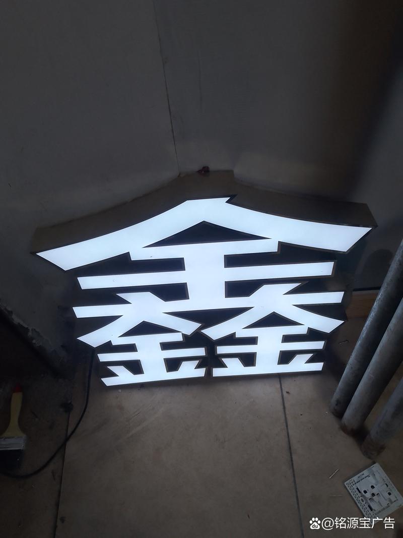 探秘太原灯箱广告的演变与创新